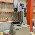 P008928 細穴放電加工機