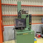 P009102 細穴放電加工機